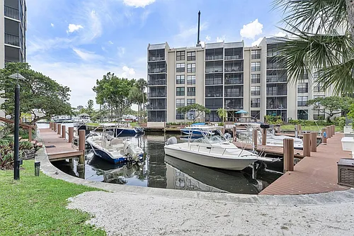 20 Royal Palm Way Photo 1