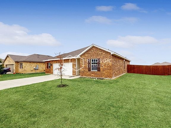 3rd image of 304 Concho River Dr