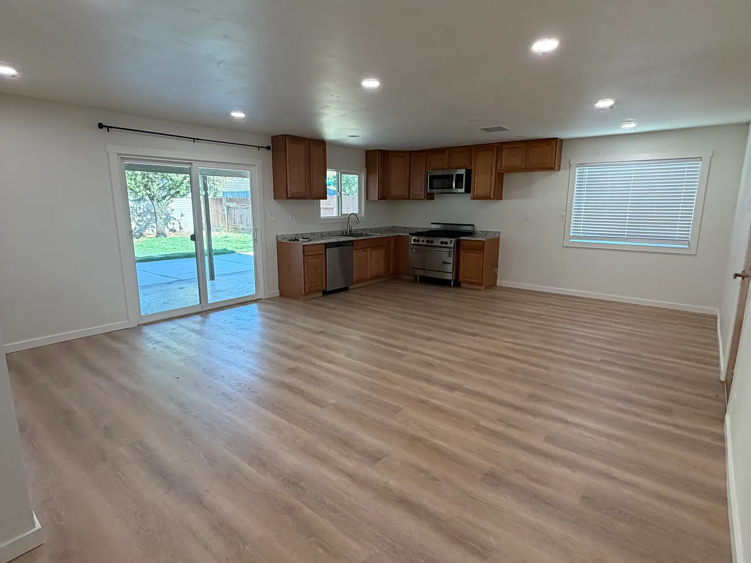 3 bed, 1425 sqft, $2,300 — Photo 2