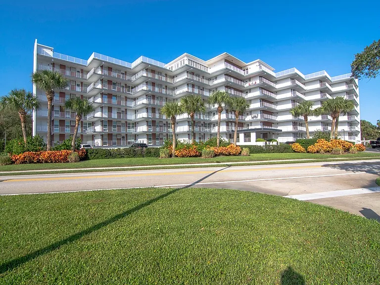 935 E Causeway Blvd #408 — Photo 20