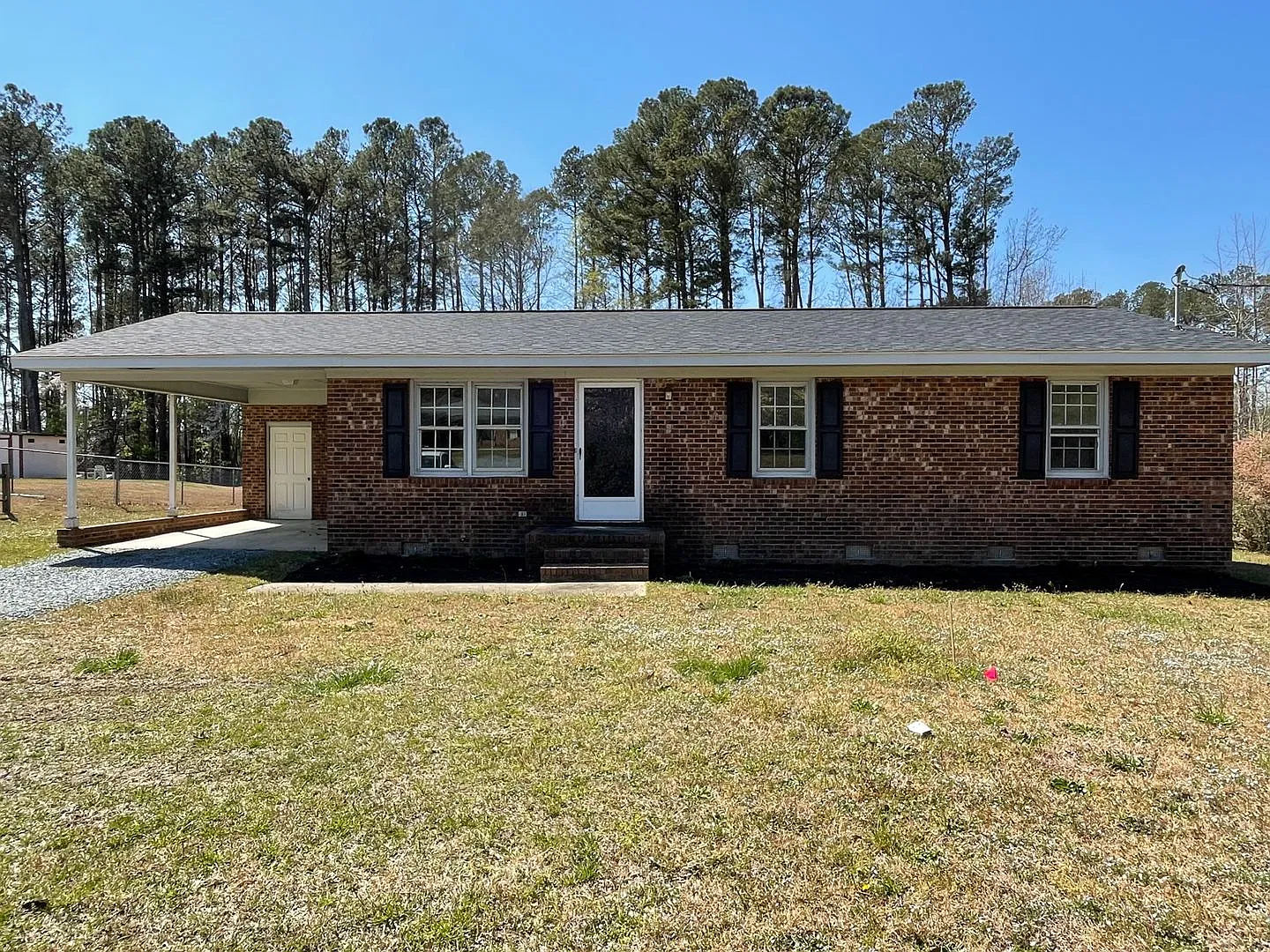 Brick Ranch home Minutes to Coats on Hwy 55 — Photo 1