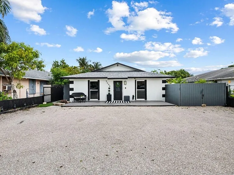 3298 N Dixie Hwy — Photo 10