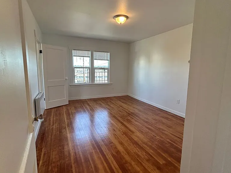 1223 W Nickerson St — Photo 26