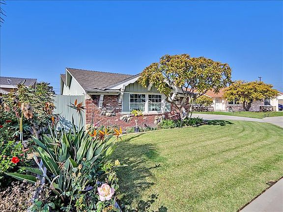 Single story 4 bedroom 3 bathroom house.