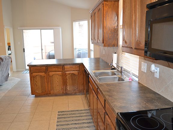 4th image of 4009 Martinsburg Dr