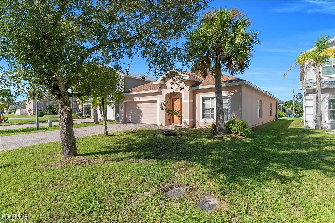 4 bed, 2.0 bath, 1938 sqft, $2,300 — Photo 4