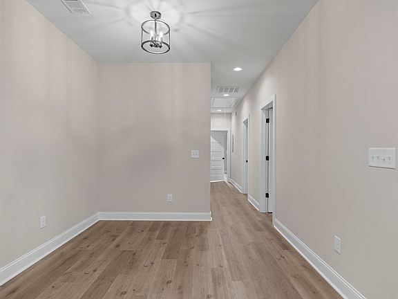 4th image of 403 Georgia St