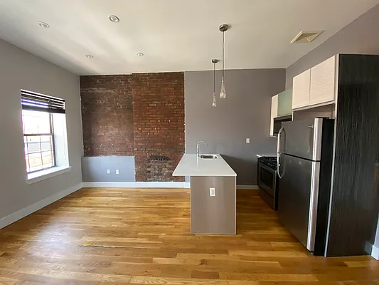 Rented by Premier Metro Realty Corp | media 27