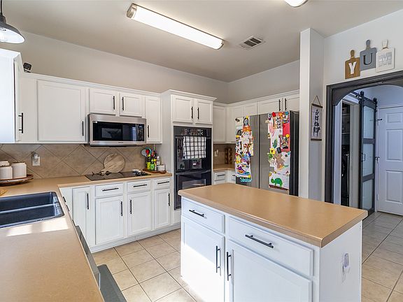 4th image of 2211 Memory Ln