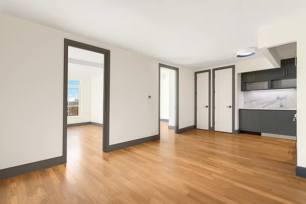 Rented by EXR | media 10