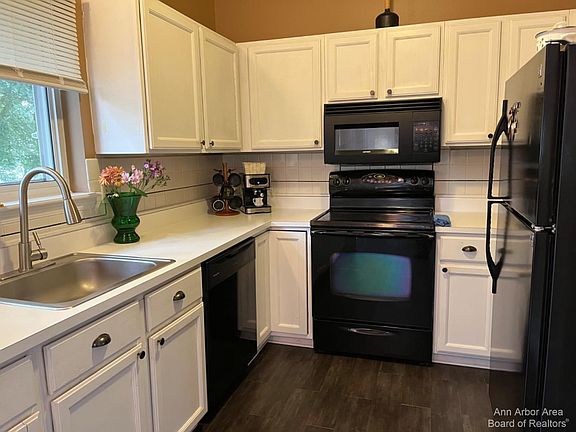 4th image of 7100 Saint Andrews Dr