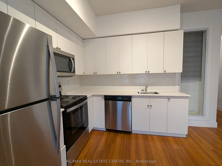 1 Wellington St #418 — Photo 4