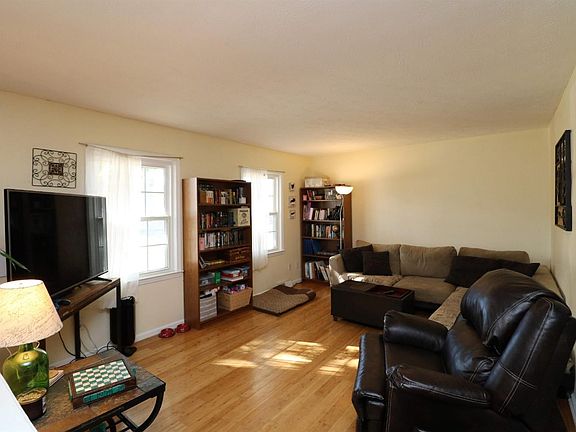 4th image of 3321 Otter Creek Dr