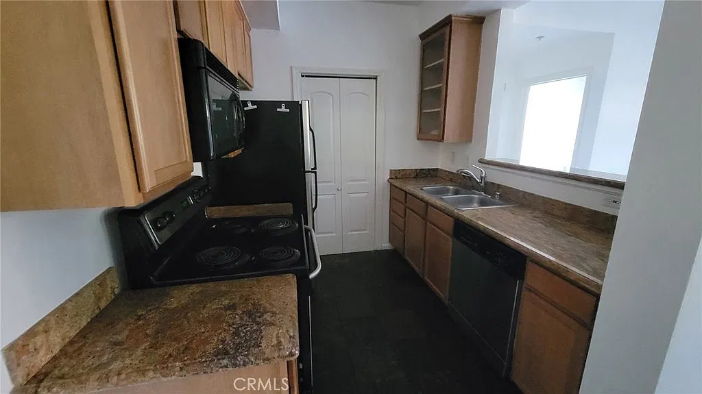 2 bed, 960 sqft, $2,300 — Photo 4