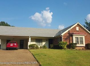 8036 Farmington Dr W, Southaven, MS 38671