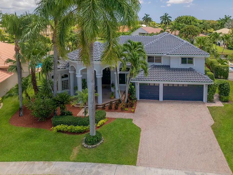 10849 Bal Harbor Dr — Photo 3