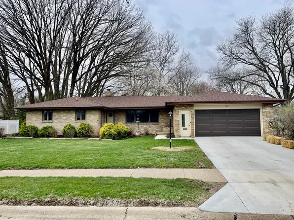 1905 Avenue J, Sterling, IL 61081