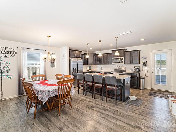 3rd image of 133 Galley Ln
