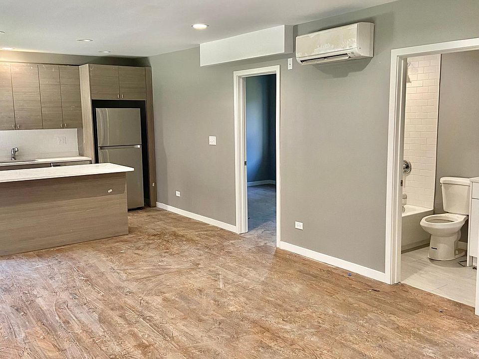 2nd image of 4830 S Drexel Blvd #901