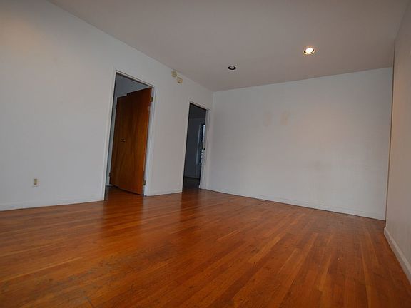 5th image of 311 W 95th St APT 7B