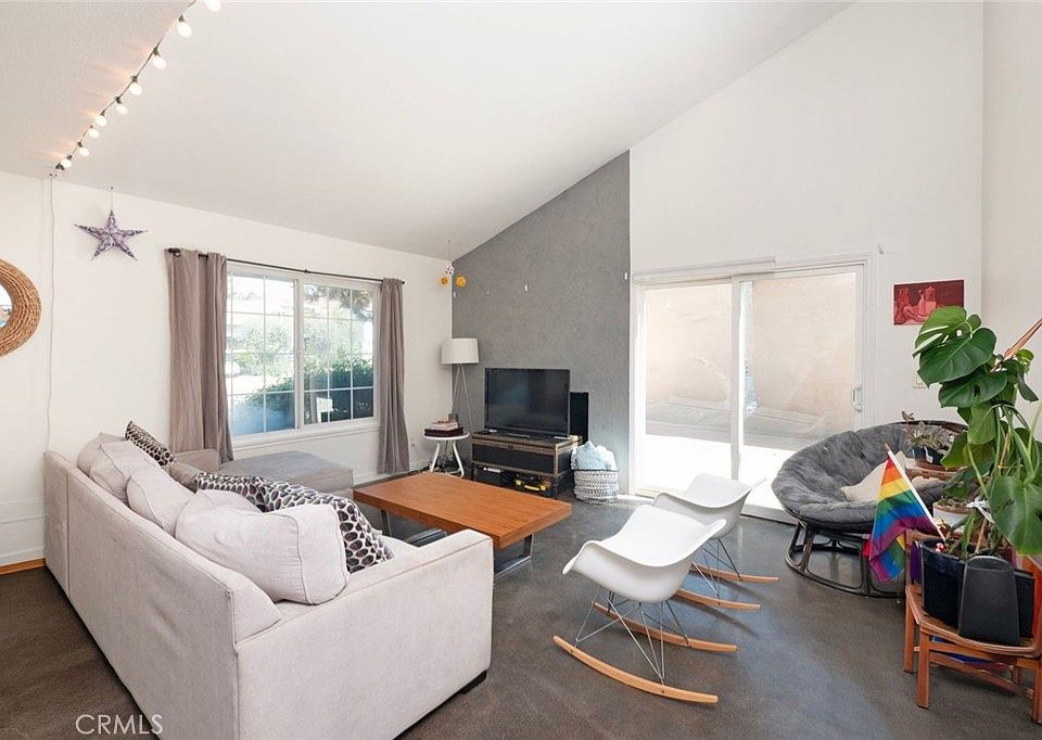 1st image of 5015 Pearblossom Dr