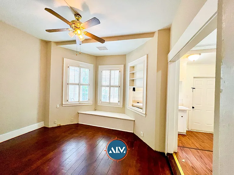 208 E Taylor St — Photo 18