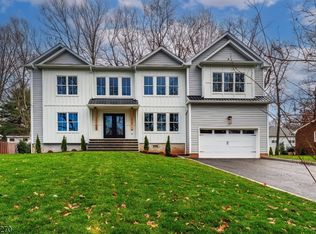 27 Stemmer Dr, Clark Twp., NJ 07066