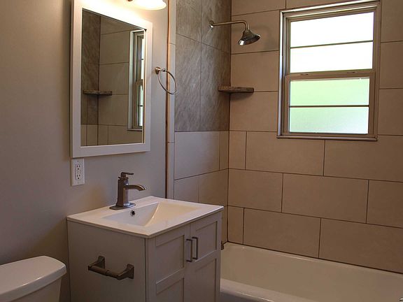 4th image of 1701 Williams St #D