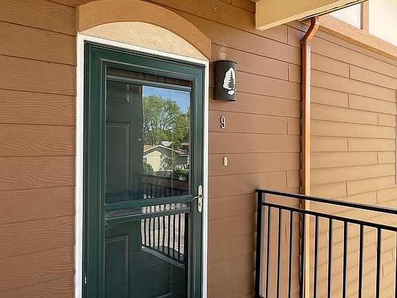 3rd image of 1632 Evergreen Dr APT 9