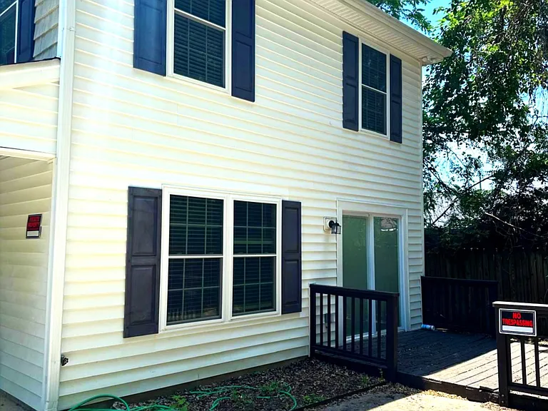220 Bladen St — Photo 2