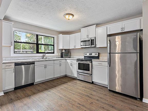 5th image of 2507 E Red Robin Dr