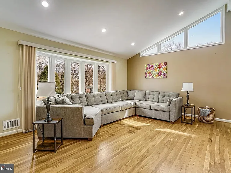 8651 Cromwell Dr — Photo 15