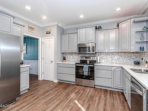 5th image of 1628 Spring Oak Ln