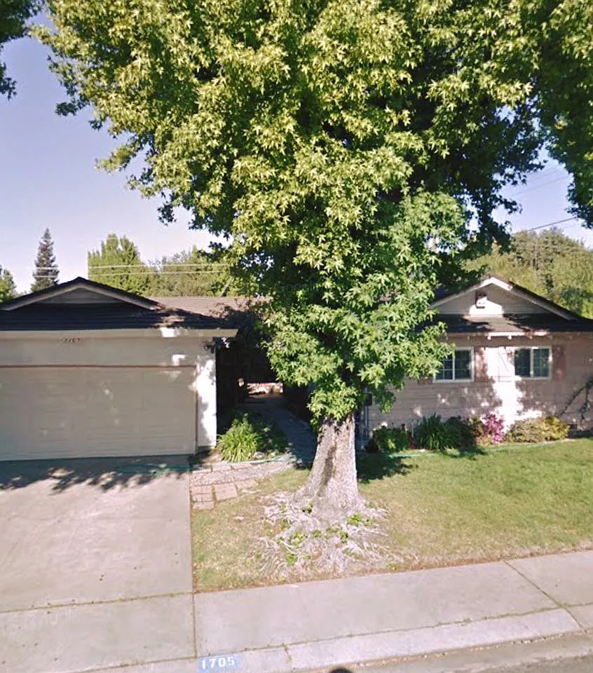 1705 Linwood Dr photo 1
