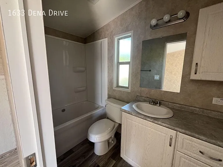 1633 Dena Dr — Photo 5