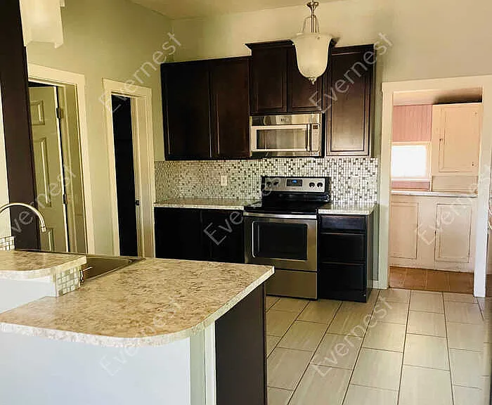 111 Riverside Ave — Photo 2