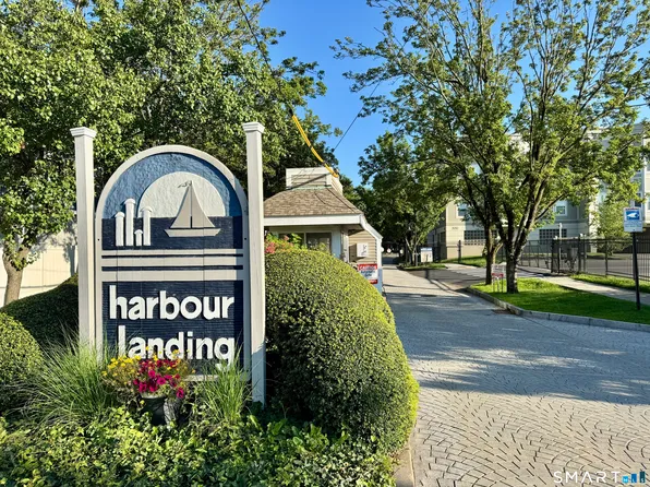 18 Harbour Close, New Haven, CT 06519