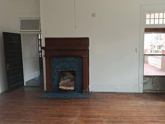 8th image of 307 N Lee St