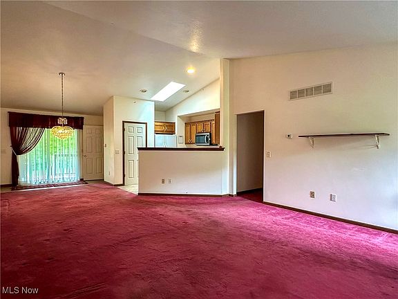 4th image of 895 McArthur Dr