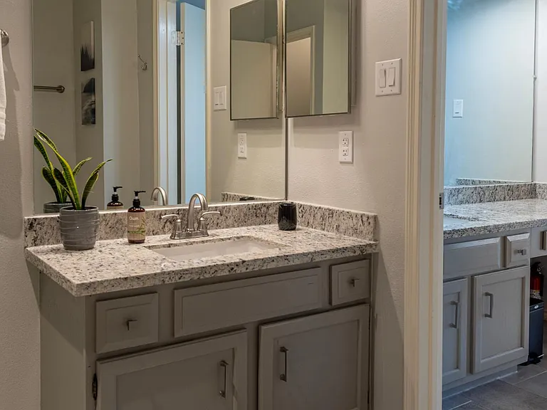 342 Wilcrest Dr — Photo 17