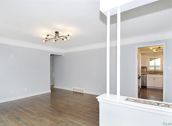 3rd image of 30666 Rush St