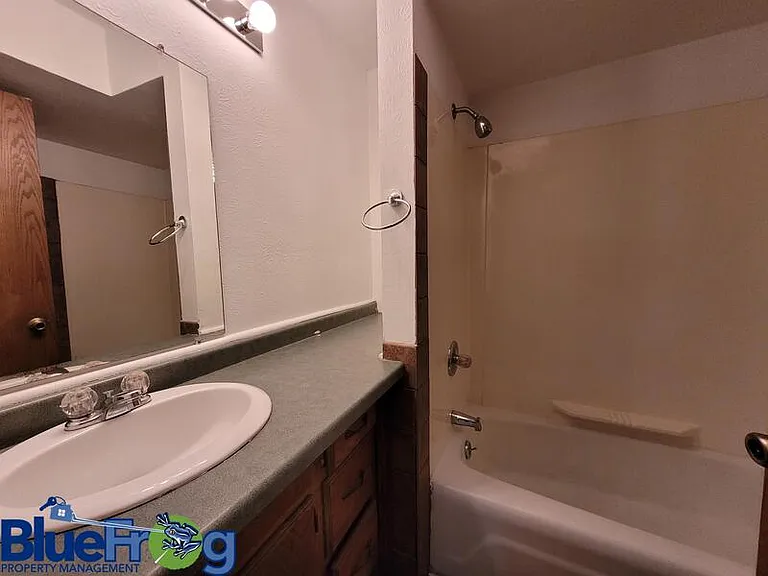 404 13th Ave — Photo 9