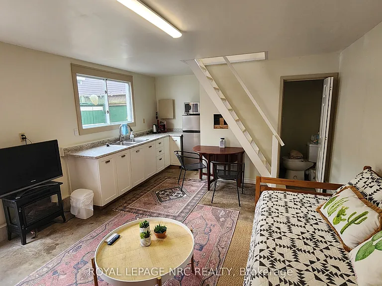 215 Devon Pl — Photo 15