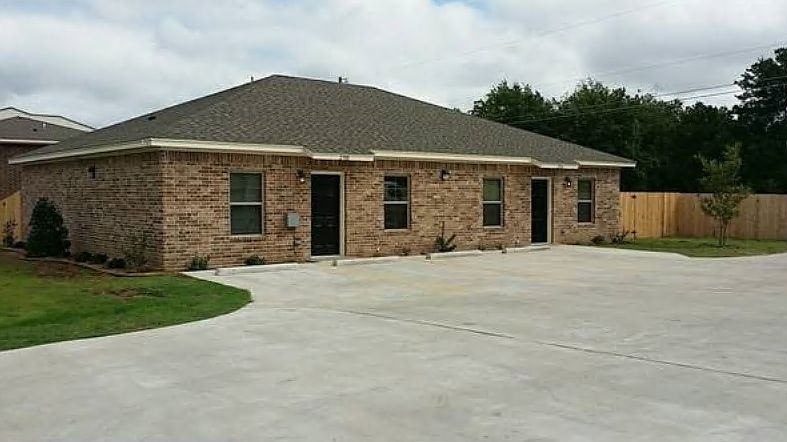 1st image of 2306 Breezy Dr