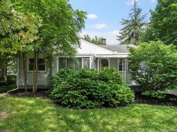 2659 Lance St, Lake Orion, MI 48360