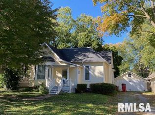 609 S 8th St, Petersburg, IL 62675