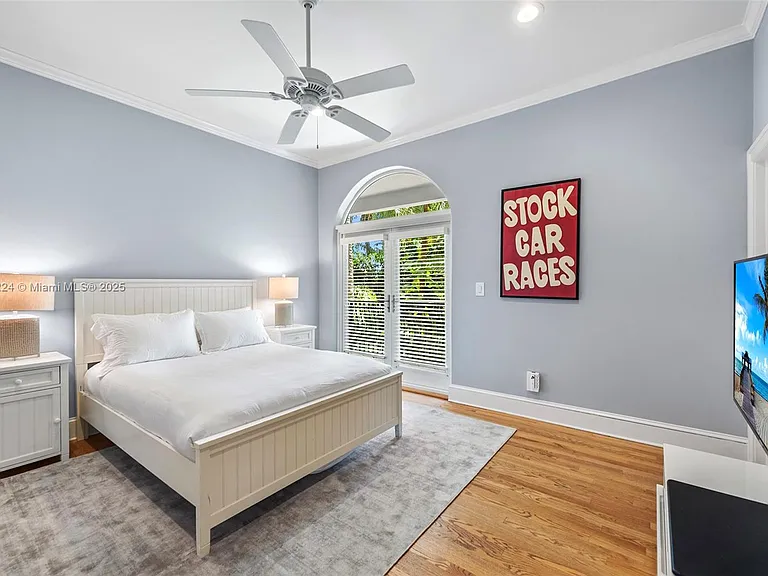814 W Dilido Dr — Photo 13