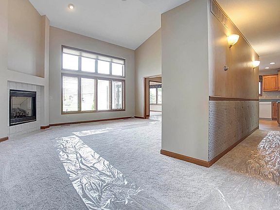 2nd image of 718 Parkview Dr