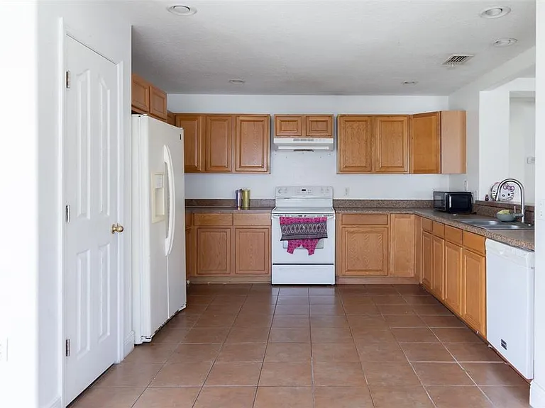 1631 Perdido Ct — Photo 9