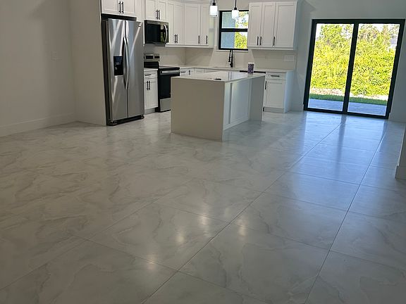 2nd image of 485 Linden Ave S